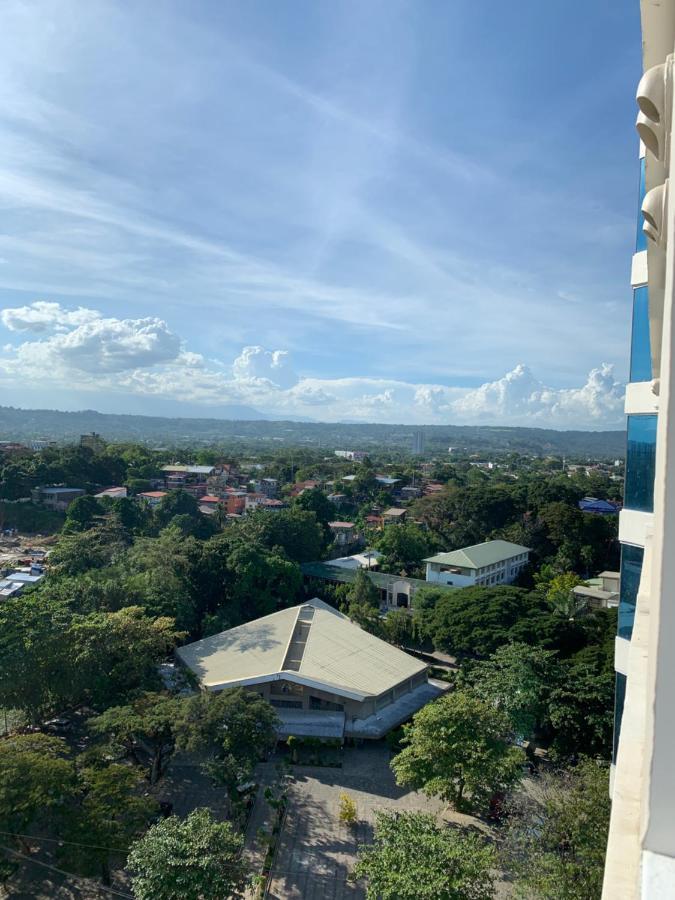 Hola! Condotel @ Inspiria Davao Экстерьер фото