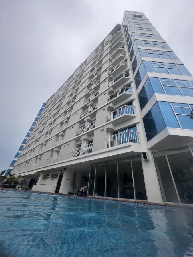 Hola! Condotel @ Inspiria Davao Экстерьер фото